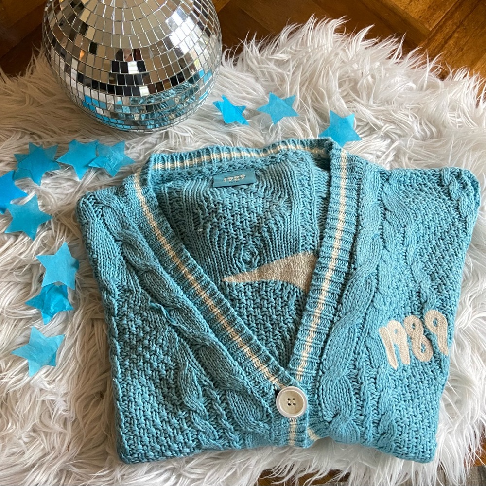 Taylor Swift • 1989 Cardigan 🩵